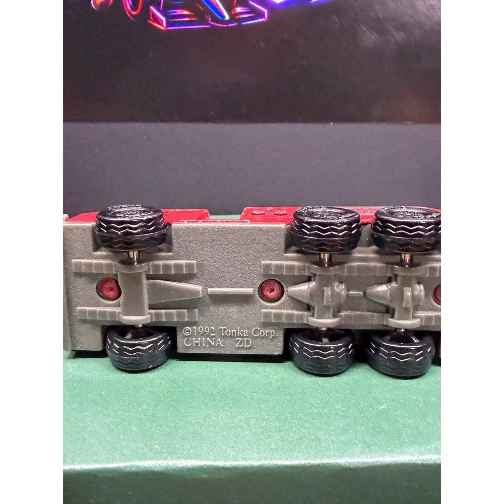Vintage 1992 Tonka Diecast Fire Truck Red White Extendable Ladder 6-Wheel ZD